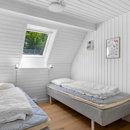 Sunna - 1km From The Sea By Interhome